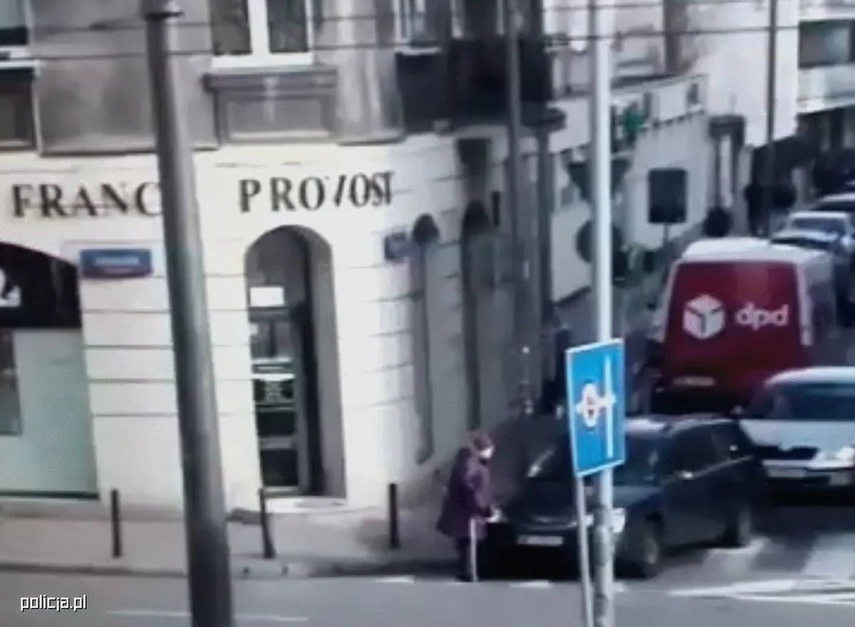 Z urazem nóg została przewieziona do szpitala kobieta, która w ostatni wtorek została potrącona na przejściu dla pieszych na warszawskim Mokotowie. 