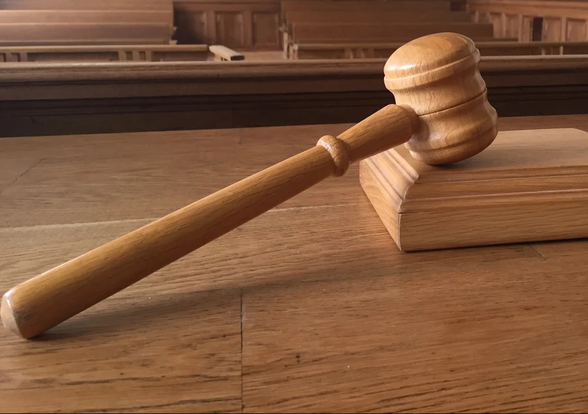 Kary więzienia oraz ograniczenia wolności wymierzył krakowski sąd rejonowy trzem młodym sprawcom pobicia 41-letniego Damiana S. Mężczyzna, w akcie zemsty, zabił później przypadkowego przechodnia, którego wziął za jednego z napastników.