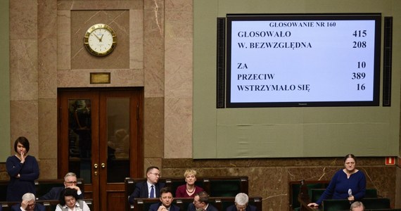 Sejm w piątek poparł legislacyjną poprawką Senatu do noweli ustawy dot. jawności wynagrodzeń w NBP. Teraz ustawa trafi do prezydenta.