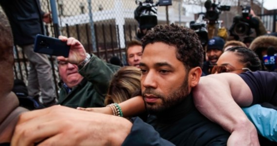 Aktor znany z serialu "Empire" Jussie Smollett sfingował napaść na siebie na tle rasistowskim i homofobicznym. Aktor wysyłał do siebie fałszywe maile z pogróżkami i mową nienawiści. 