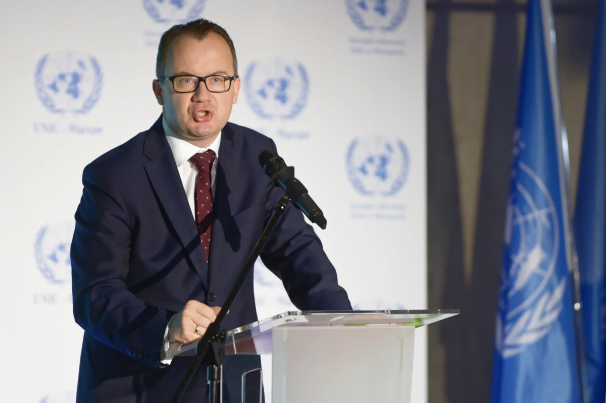 Ściganie z urzędu przestępstw motywowanych uprzedzeniami ze względu na czyjąś niepełnosprawność, wiek, orientację seksualną i tożsamość płciową, a także wprowadzenie ustawowej definicji mowy nienawiści – m.in. na takie rozwiązania wymienia Rzecznik Praw Obywatelskich w liście do premiera Mateusza Morawieckiego. W sumie Adam Bodnar przekazał szefowi rządu 20 rekomendacji dotyczących walki z mową nienawiści. 