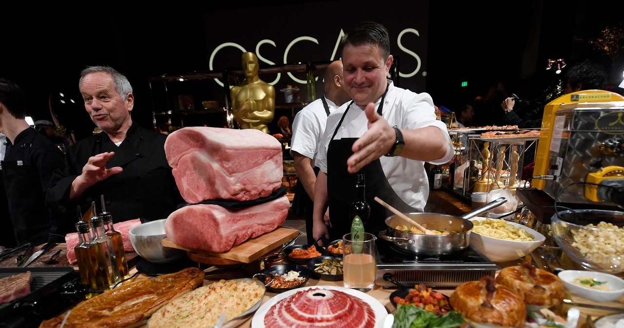 O tym, jakie dania są godne Oscara, najlepiej wie Wolfgang Puck, który w tym roku po raz 25. odpowiada za menu serwowane w trakcie Academy Awards Governors Ball, czyli odbywającego się po oscarowej ceremonii słynnego Balu Gubernatora. Szef kuchni przyznaje, że nawet zagorzali wegetarianie tego wieczora rezygnują ze swojej diety.