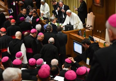 Francja: Episkopat gotów wypłacać odszkodowania ofiarom molestowania seksualnego