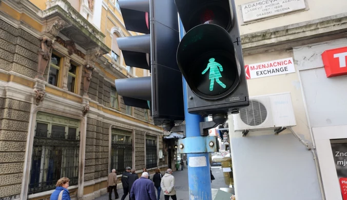 Kobieca sygnalizacja na przejściu dla pieszych