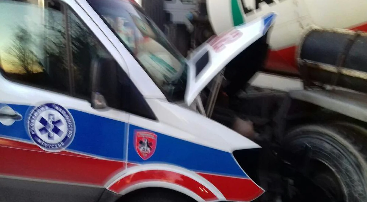 Dwaj ratownicy zostali ranni w wypadku z udziałem karetki pogotowia w Poznaniu. Do zdarzenia doszło na ulicy Bukowskiej. 