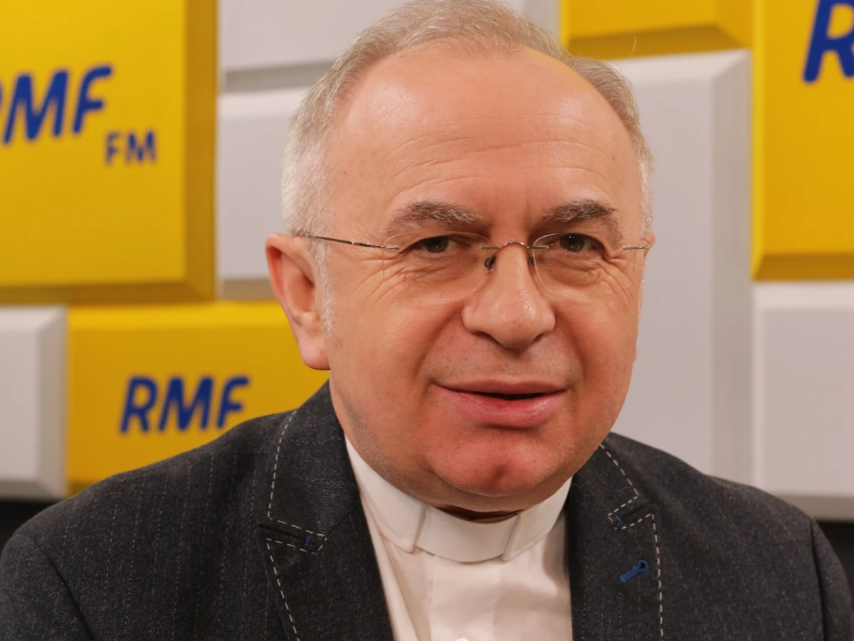 „Sprawę księdza Jankowskiego na pewno trzeba wyjaśnić (...).  Z całą pewnością należało zrobić więcej (…). Widzimy to, że prałat Jankowski nie żyje, nie jest powodem do tego, by nie wszcząć sprawy od strony wyjaśnienia, bo wiadomo, że nie zapadnie żaden wyrok, ponieważ ksiądz prałat Jankowski nie żyje, ale wyjaśnić na pewno trzeba” - mówi w Popołudniowej rozmowie w RMF FM ks. Józef Kloch, były rzecznik prasowy Konferencji Episkopatu Polski.