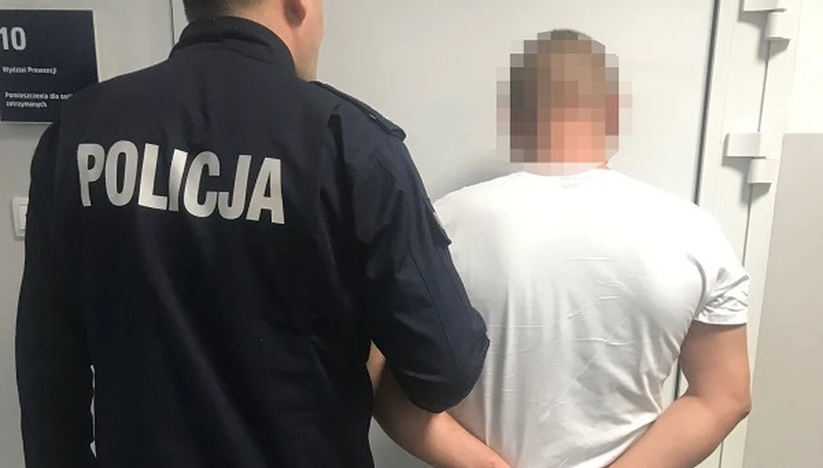 ​Worek z zawartością prawie kilograma narkotyków chcieli odbić przestępcy z rąk funkcjonariuszy policji w Gnieźnie. Mężczyźni, którzy zaatakowali policjantów chcą dobrowolnie poddać się karze. Grozi im do 10 lat więzienia.