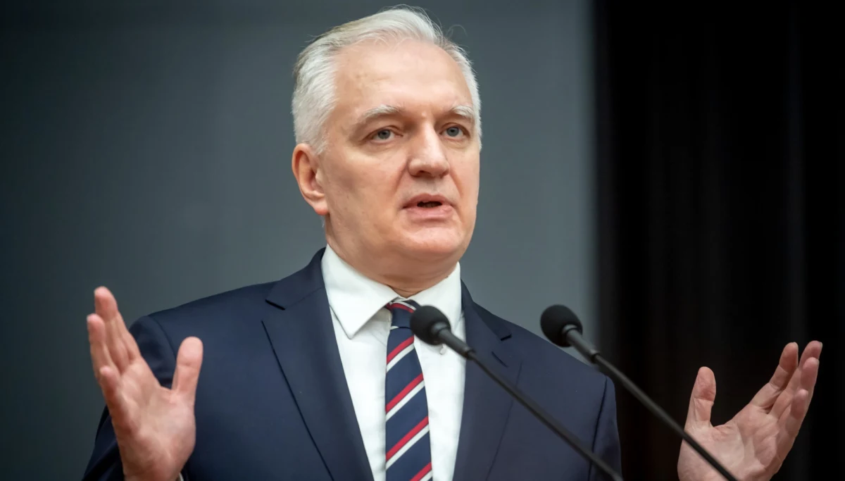 Trzeba unikać fałszywego wyścigu na obietnice przedwyborcze - powiedział w sobotę wicepremier i minister nauki i szkolnictwa wyższego Jarosław Gowin, odnosząc się do deklaracji wartych 40 mld zł z sobotniej konwencji PiS. Więcej nie jesteśmy w stanie Polakom na rok 2019/2020 zaoferować - dodał.