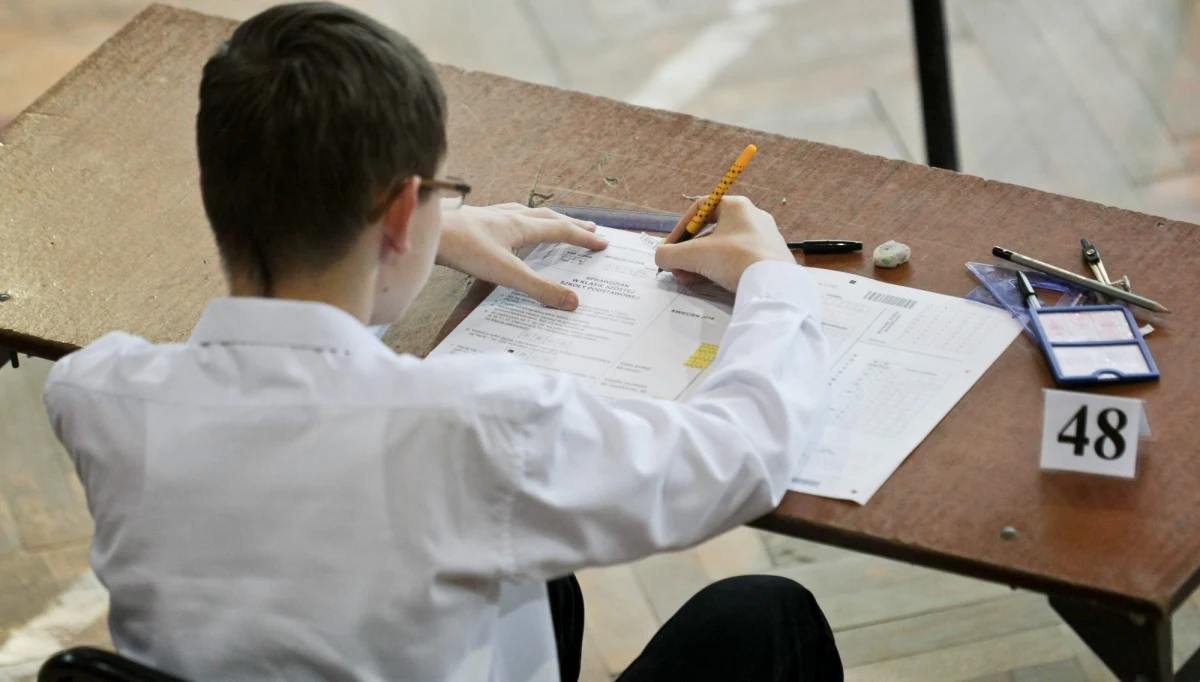 Egzamin ósmoklasisty uczniowie zdawać będą w dniach 15-17 kwietnia. RMF FM i "Dziennik Gazeta Prawna" pomagają im w przygotowaniach do przyszłorocznych egzaminów. Dziennik od poniedziałku do środy zamieszcza testy z języka polskiego, matematyki i języka angielskiego. W Faktach RMF FM będziemy je rozwiązywać razem z ósmoklasistami.