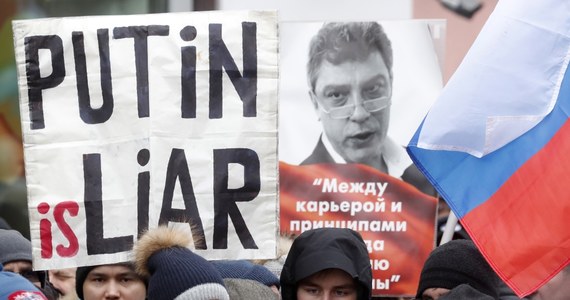 W Moskwie i Petersburgu, a także w innych miastach Rosji odbyły się w niedzielę demonstracje, związane z czwartą rocznicą zabójstwa Borysa Niemcowa, organizowane przez partie opozycji antykremlowskiej. W pochodzie w Moskwie uczestniczyło ponad 10 tys. osób.