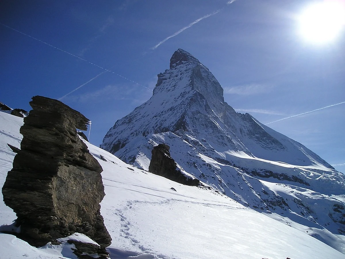 W sobotę ratownicy Air Zermatt odnaleźli ciała dwóch polskich alpinistów. Zaginęli oni podczas wspinaczki na Matterhorn - poinformował Onet powołując się na portal wspinanie.pl. 