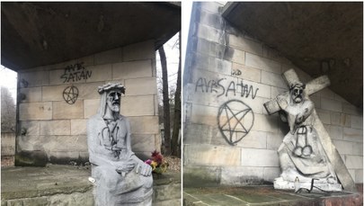 Wulgarne malunki na kapliczkach. Policja szuka sprawców dewastacji kalwarii w Katowicach