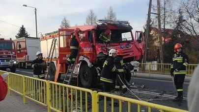 Zderzenie dwóch wozów strażackich. Cztery osoby ranne