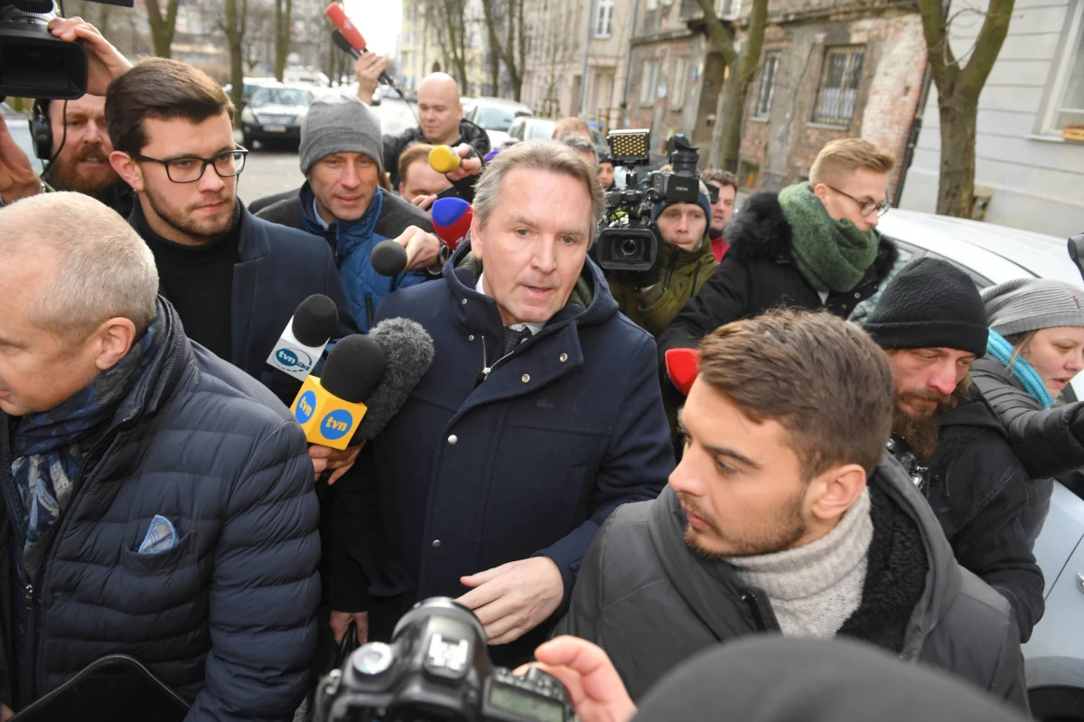 Prośba o ochronę dyplomatyczną i wniosek o dopuszczenie obserwatora ambasady Austrii do przesłuchań Geralda Birgfellnera - takie dokumenty złożyli w poniedziałek mecenasi austriackiego biznesmena - informuje we wtorek Gazeta Wyborcza. Pełnomocnicy Birgfellnera chcą, by dyplomaci byli obecni na najbliższych przesłuchaniach – 28 lutego i 1 marca.
