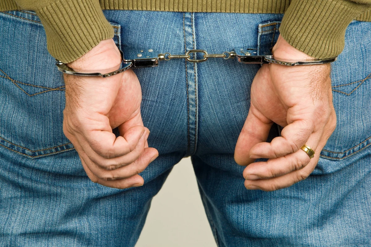 Nożownik z Dworca Wileńskiego został zatrzymany przez stołecznych policjantów - dowiedział się reporter RMF FM Krzysztof Zasada. Jest podejrzany o zranienie w szyję mężczyzny na jednym z peronów. 