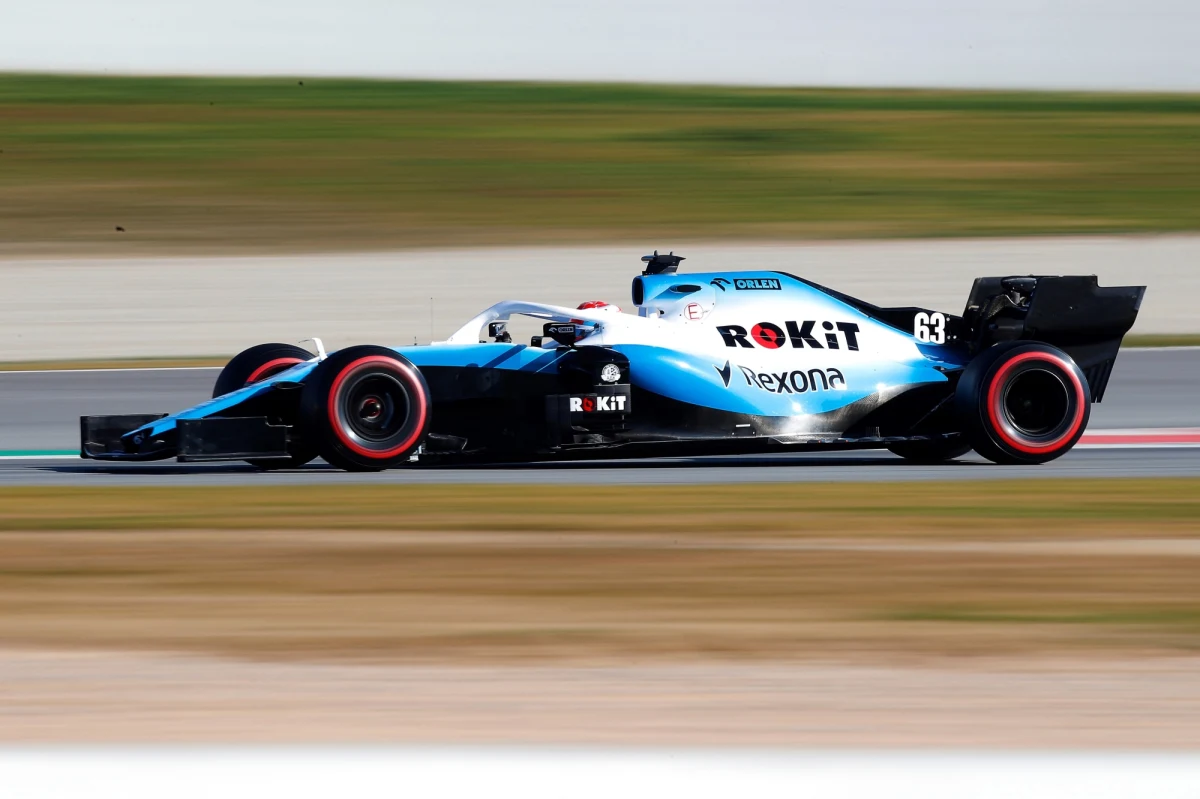 Bolid Williamsa coraz szybszy podczas porannej sesji testów Formuły 1 w Barcelonie. Za kierownicą bolidu usiadł kolega z zespołu Roberta Kubicy - George Russell. Dziś rozpoczęła się druga czterodniowa część testów przed kolejnym sezonem mistrzostw świata Formuły 1. 