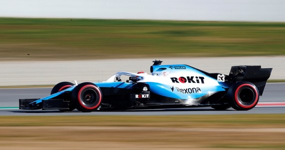 Bolid Williamsa coraz szybszy podczas porannej sesji testów Formuły 1 w Barcelonie. Za kierownicą bolidu usiadł kolega z zespołu Roberta Kubicy - George Russell. Dziś rozpoczęła się druga czterodniowa część testów przed kolejnym sezonem mistrzostw świata Formuły 1. 
