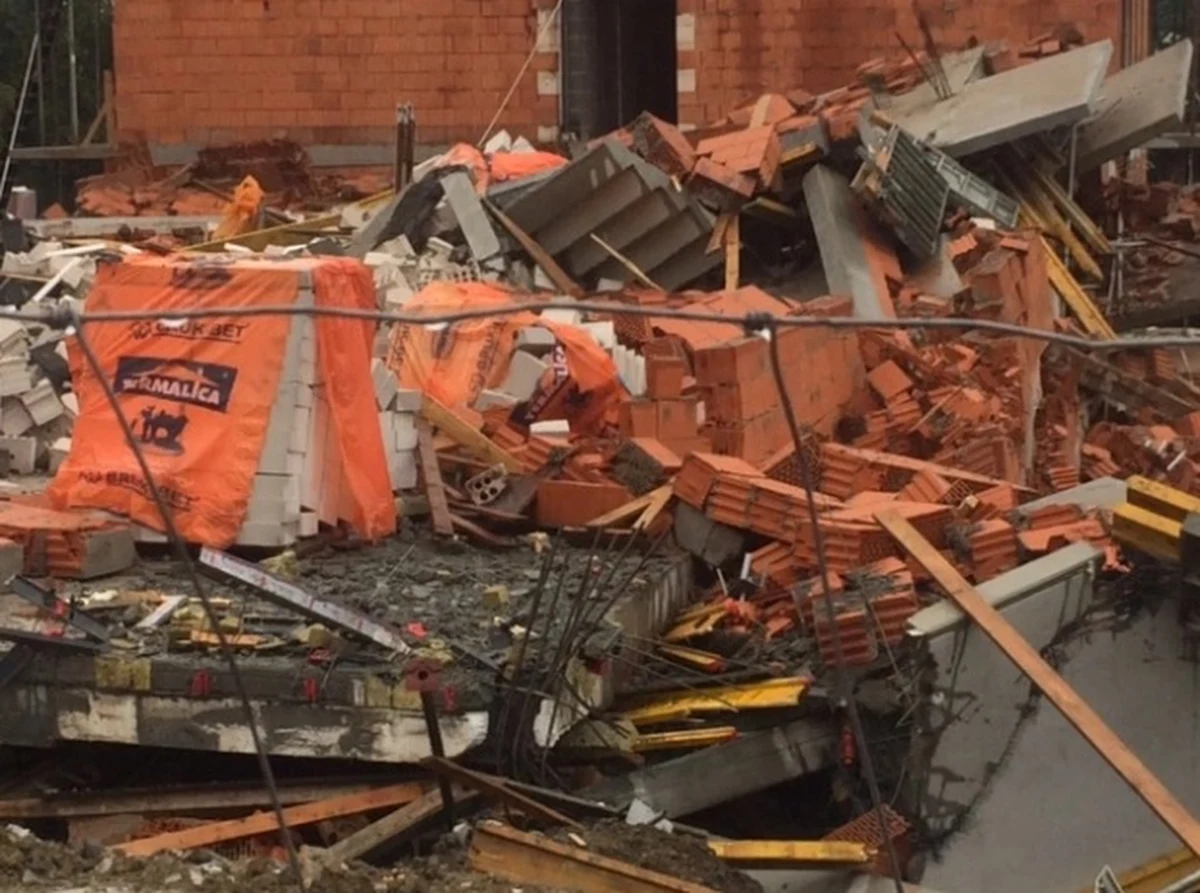 Zatrzymano 29-latka, który jest podejrzany o wysadzenie w lipcu ubiegłego roku budowanego domu wielorodzinnego w Bielsku-Białej. Mężczyzna został już aresztowany przez sąd – dowiedziała się PAP.