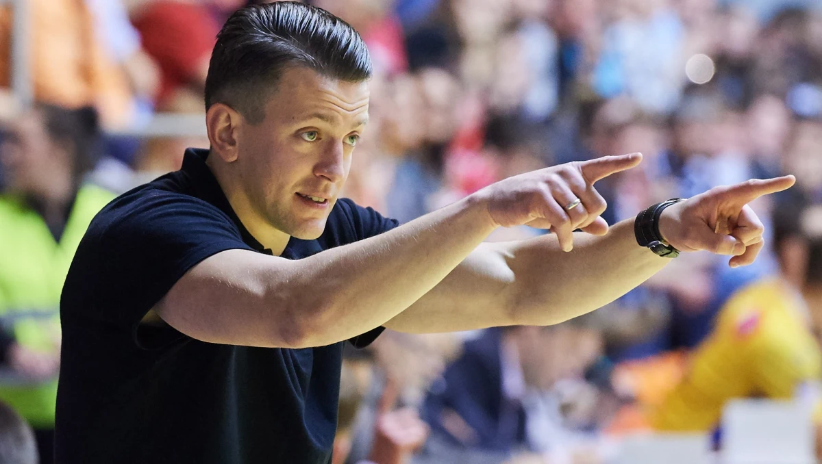 Trener Patryk Rombel otrzymał i wstępnie zaakceptował propozycję objęcia funkcji trenera reprezentacji Polski piłkarzy ręcznych oraz koordynatora pozostałych kadr narodowych w pionie męskim - poinformował ZPRP.