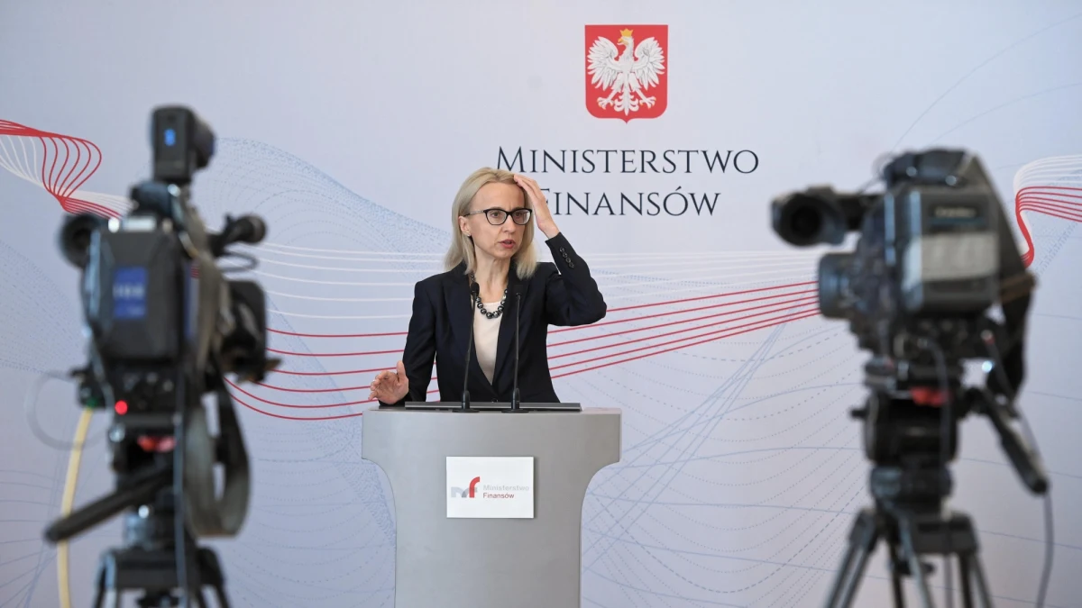Będziemy starali się uniknąć nowelizowania tegorocznego budżetu - zapowiada w rozmowie z dziennikarzem RMF FM Krzysztofem Berendą minister finansów Teresa Czerwińska. Jej zdaniem koszt tzw. piątki Kaczyńskiego - czyli ogłoszonych w sobotę obietnic wyborczych Prawa i Sprawiedliwości - da się zmieścić w ustalonym już na ten rok planie finansowym.