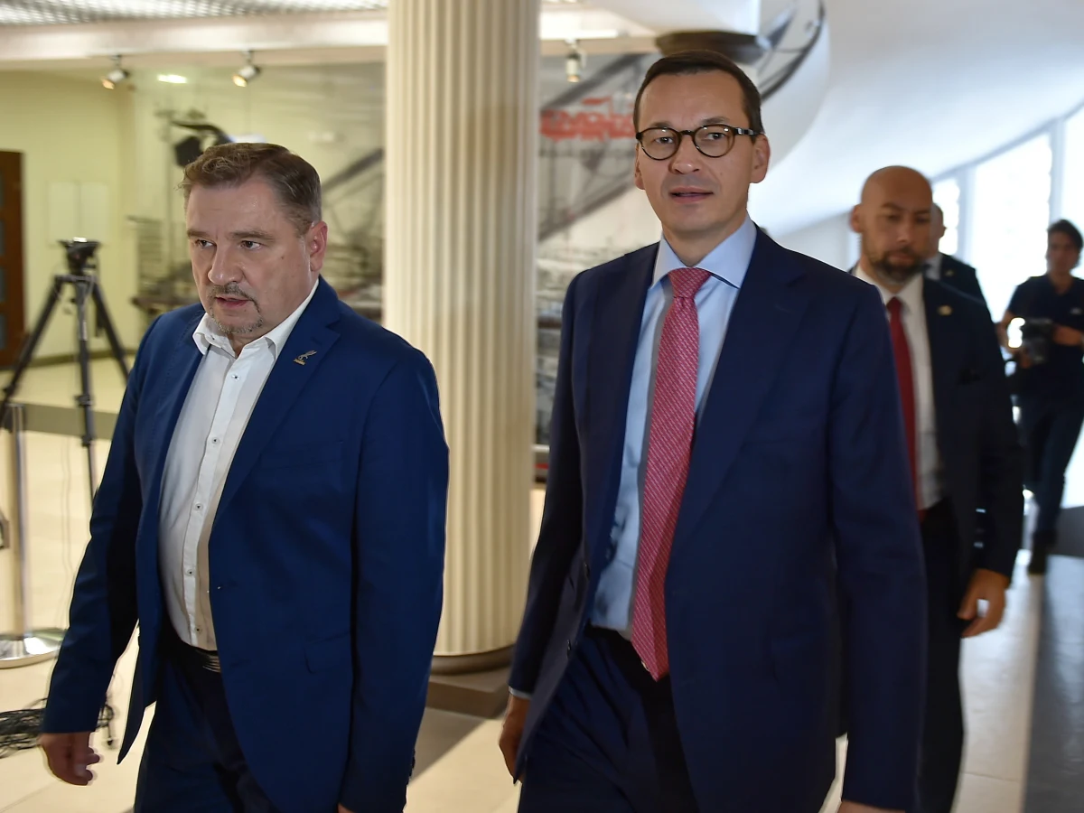 Trzy tygodnie daje rządowi Solidarność po "spotkaniu ostatniej szansy" przewodniczącego Piotra Dudy z prezesem PiS Jarosławem Kaczyńskim. Jak dowiedział się reporter RMF FM Grzegorz Kwolek, do 19 marca związek ma otrzymać od ministrów Mateusza Morawieckiego nowe propozycje dot. głównie podwyżek dla budżetówki - w tym przede wszystkim dla nauczycieli.