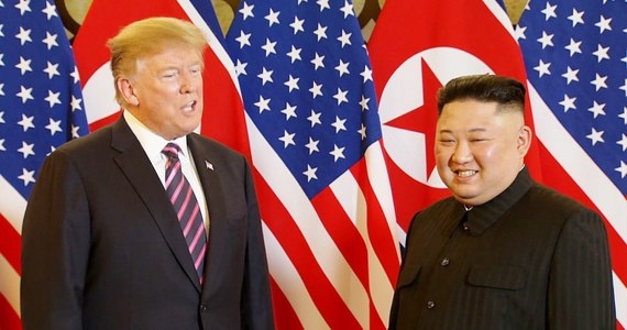 "Korea Północna ma wielki potencjał gospodarczy i chcę pomóc jej go wykorzystać" - oświadczył prezydent USA Donald Trump podczas spotkania z przywódcą reżimu w Pjongjangu Kim Dzong Unem. W czasie dwudniowego szczytu w Hanoi przywódcy rozmawiać będą o denuklearyzacji i perspektywie normalizacji stosunków dwustronnych. Trump zapewnił, że "ma nadzieję, że ten szczyt będzie równie produktywny co pierwszy".