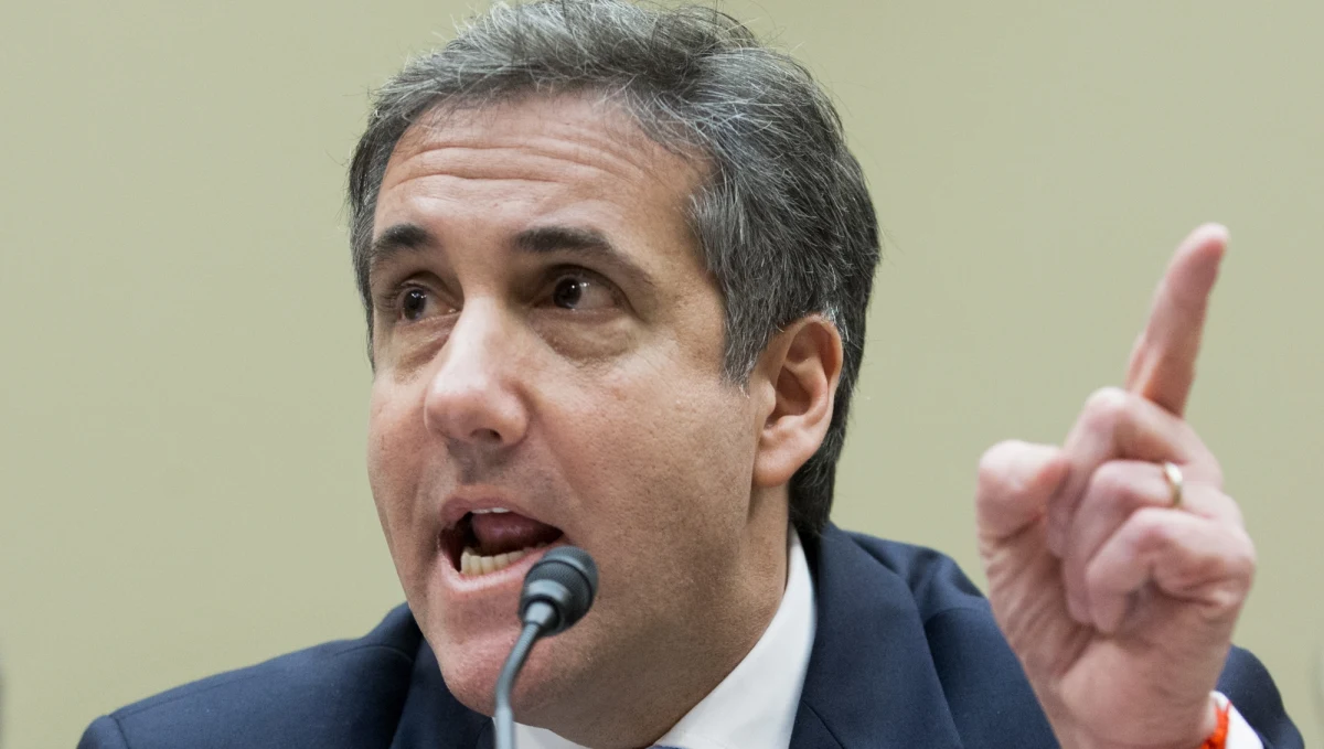 Michael Cohen, były osobisty prawnik Donalda Trumpa, który w środę zeznaje przed komisją nadzoru Izby Reprezentantów, ujawnił, że jego klient z góry wiedział, że portal Wikileaks ma zamiar upublicznić wykradzione maile jego rywalki Hillary Clinton.