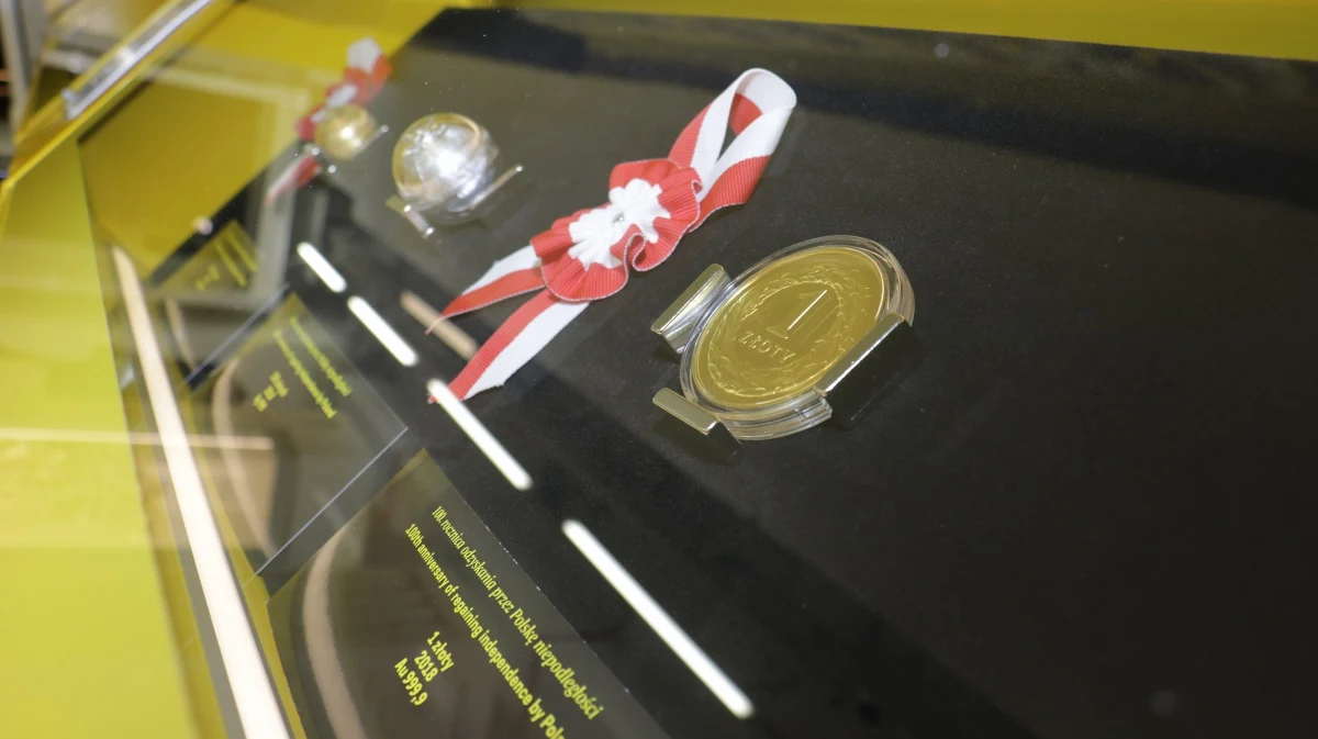 Dziś mija dokładnie 100 lat od ustanowienia polskiego złotego - naszej narodowej waluty. Dokładnie 28 lutego 1919 roku Sejm uchwalił ustawę "w sprawie nazwy polskiej monety". Wybrano nazwy złoty i grosz. Co ciekawe, mało brakowało, żeby nasza waluta nosiła inną nazwę: "Lech". Taką dekretem nadał marszałek Piłsudski. Posłowie myśleli też o nazwie "Piast". Ostatecznie jednak wybrano historyczną nazwę złoty.