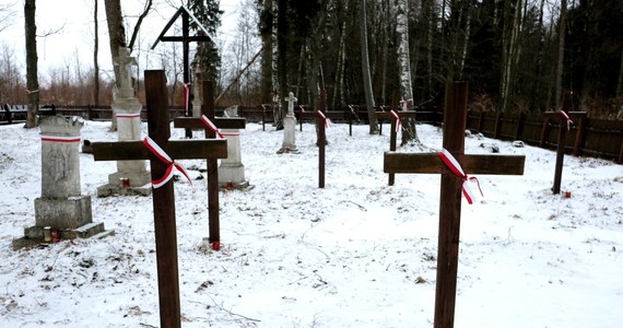 75 lat temu - 28 lutego 1944 roku - złożony z ukraińskich ochotników do dywizji SS "Galizien" 4 pułk policji SS dokonał pacyfikacji Huty Pieniackiej niedaleko Lwowa. W liczącej ponad tysiąc mieszkańców wsi zamordowanych zostało 850-900 ludzi. Ocalało tylko około 160.