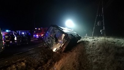 Łódzkie: Tragiczny wypadek w Turze. Urwane koło wpadło na szybę autobusu