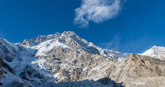 Przy pomocy dronów będą poszukiwani dwaj himalaiści zaginieni podczas zimowej wyprawy na Nanga Parbat. Włoch Daniele Nardi i Brytyjczyk Tom Ballard ostatni sygnał wysłali w niedzielę, gdy byli na wysokości powyżej 6000 metrów.