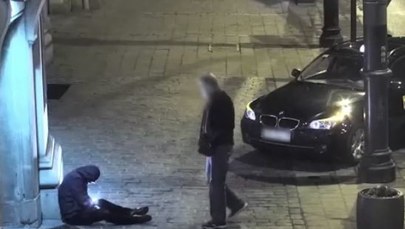 Kraków: Taksówkarz okradł pijanego. Zabrał mu telefon