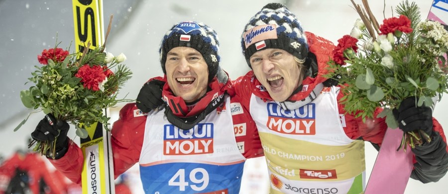 W sobotę podczas narciarskich mistrzostw świata w Seefeld ostatni raz zaprezentują się Polacy. Kamil Stoch, Dawid Kubacki, Kamila Karpiel i Kinga Rajda wystąpią w konkursie zespołów mieszanych w skokach. Również drużynowo rywalizować będą dwuboiści.