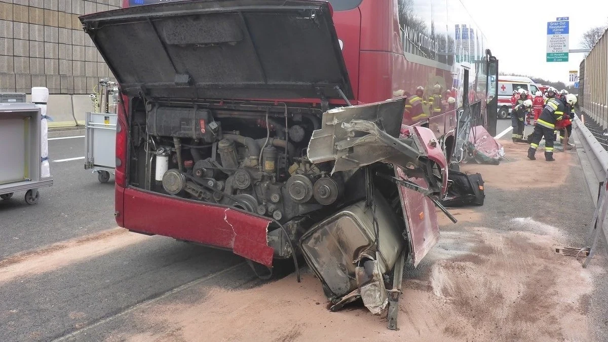 Polski autokar uderzył w przydrożną barierkę ochronną w pobliżu Grazu w Austrii. W wyniku zderzenia pięć osób jest lekko rannych.