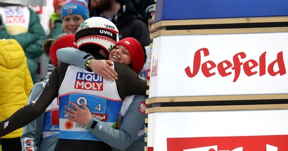 Polska zajęła szóste miejsce w konkursie skoków drużyn mieszanych narciarskich mistrzostw świata w Seefeld. Zwyciężyli Niemcy przed Austrią i Norwegią.