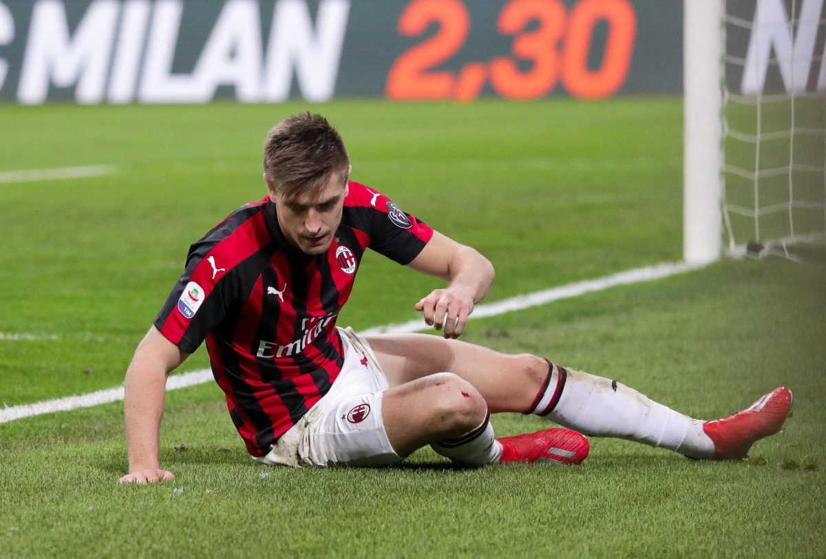 Krzysztof Piątek w sobotę nie strzelił gola dla AC Milan - w drugim meczu z rzędu - ale wespół z Matteo Musacchio zapewnił drużynie cenne zwycięstwo 1-0 (1-0) nad US Sassuolo. Polak odegrał kluczową rolę w meczu, po faulu na nim z boiska wyleciał bramkarz gości. Zespół z Mediolanu awansował na trzecie miejsce w tabeli Serie A, przed sobą ma tylko SSC Napoli i Juventus Turyn. 