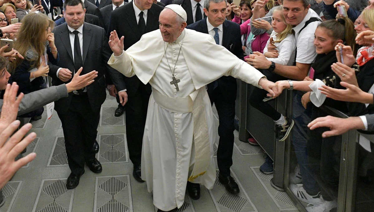 Papież Franciszek powiedział w niedzielę, że przywódcy pozbawieni mądrości mogą wyrządzić szkody osobom, które im zaufały. Podczas spotkania z wiernymi w Watykanie przestrzegał tych, którzy przewodzą ludziom, przed zarozumiałością i obłudą.