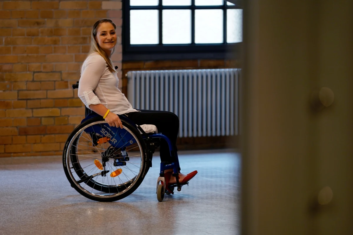 Dwukrotna mistrzyni olimpijska w kolarstwie torowym Kristina Vogel, która jest sparaliżowana po wypadku na torze, wystartuje w wyborach samorządowych do rad, jej rodzinnego miasta - Erfurtu w Turyngii. 28-letnia Niemka reprezentować będzie partię CDU kanclerz Angeli Merkel.