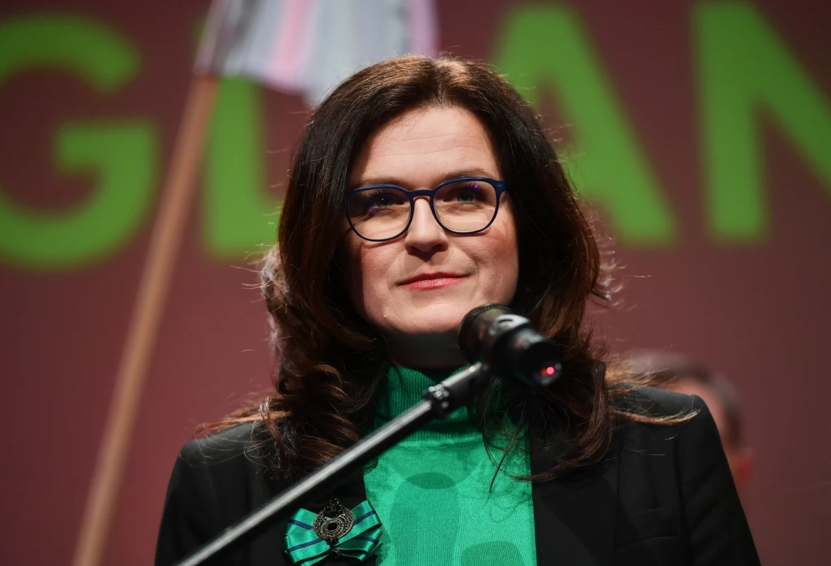 Już teraz dziękuję za każdy głos; gorąco chcę podziękować wszystkim, którzy wzięli udział w głosowaniu niezależnie od tego, na kogo oddali swój głos - powiedziała podczas wieczoru wyborczego pełniąca funkcję prezydenta Gdańska Aleksandra Dulkiewicz. Kto został wybrany na nowego prezydenta, dowiemy się w poniedziałek rano. O fotel ten walczyli także Grzegorz Braun i Marek Skiba.