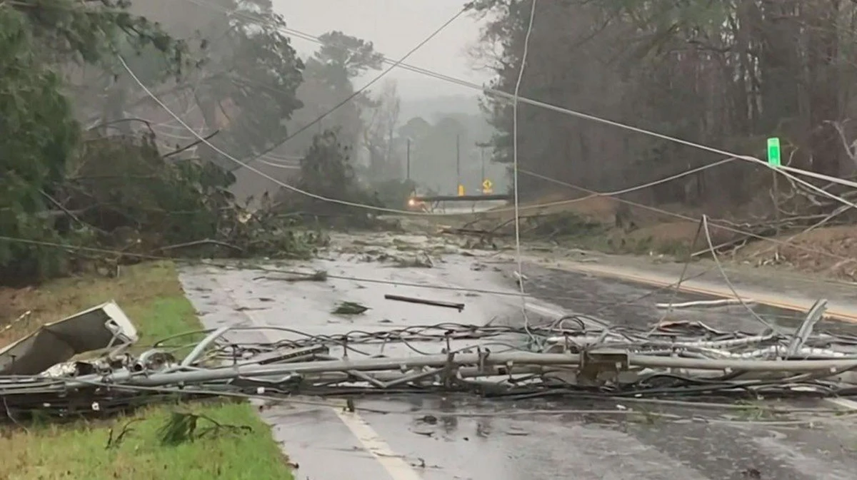Co najmniej 22 ludzi zabiło tornado, jakie nawiedziło w niedzielę hrabstwo Lee w stanie Alabama. Wedle miejscowych władz, liczba ofiar może jeszcze wzrosnąć.