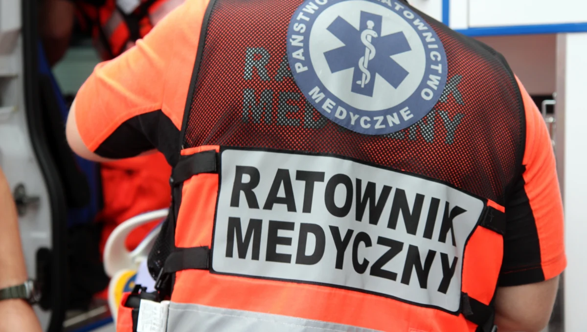 Jedna osoba zginęła, a cztery zostały ranne w wypadku na autostradzie A2 pomiędzy węzłami Poznań Krzesiny a Poznań Wschód. Trasa w stronę Warszawy była przejezdna tylko lewym, szybkim pasem. Po godz. 9 ruch został utrudnienie zakończyło się.