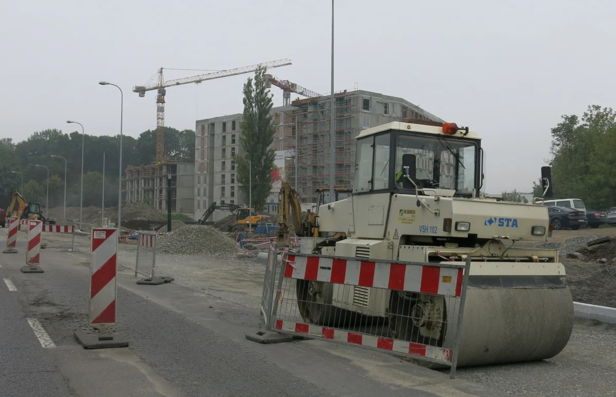 Rząd planuje abolicję, dzięki której tysiące osób wyprostują sytuację prawną swoich nieruchomości - pisze "Rzeczpospolita". Wkrótce światło dzienne ujrzy projekt noweli prawa budowlanego, z której skorzysta wiele osób użytkujących nielegalnie wzniesione obiekty. 