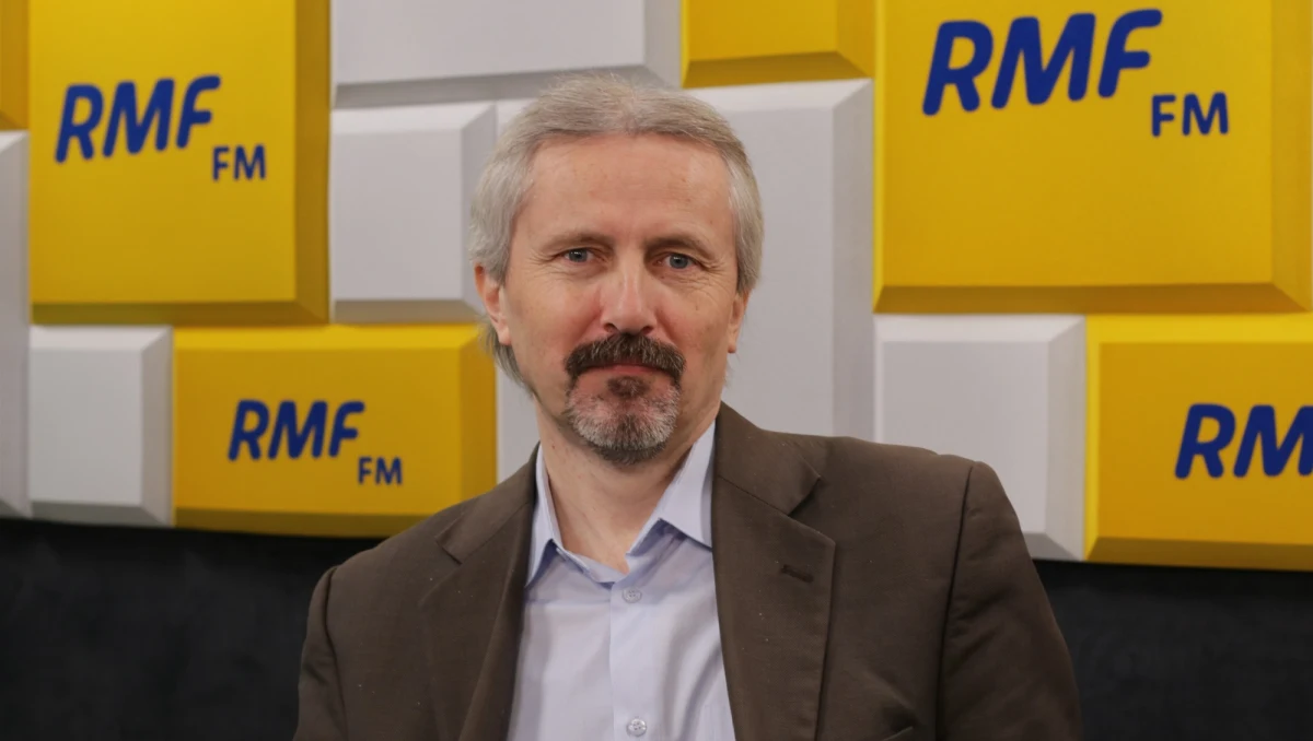 "Mam wrażenie, że głównym źródłem problemów Koalicji Europejskiej nie jest nawet skład międzypartyjny - bo liderzy raczej zaliczają się do pragmatycznych - ale rywalizacja wewnątrz Platformy (Obywatelskiej): między Grzegorzem Schetyną a Donaldem Tuskiem" - ocenił w Porannej rozmowie w RMF FM politolog prof. Rafał Chwedoruk. Pytany przez Roberta Mazurka, kogo doradziłby KE jako "jedynkę" na warszawskiej liście w wyborach do Parlamentu Europejskiego: Ewę Kopacz czy Włodzimierza Cimoszewicza, odparł: "Doradzać powinno się chyba kogoś, kto byłby trochę mniej doświadczony politycznie od rzeczonej dwójki - choćby ze względu na strukturę elektoratu".