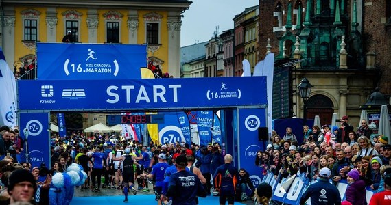 Cracovia Maraton odbędzie się 28 kwietnia 2019 roku. To jedna z największych imprez biegowych w kraju, zaliczana do Korony Maratonów Polskich. Po raz kolejny start i meta usytuowane będą na krakowskim Rynku Głównym. Zgodnie z hasłem imprezy: "z historią w tle", uczestnicy maratonu przebiegną obok wielu wspaniałych zabytków podwawelskiego grodu.