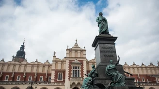 "Kropka niezgody" na krakowskim pomniku zostaje