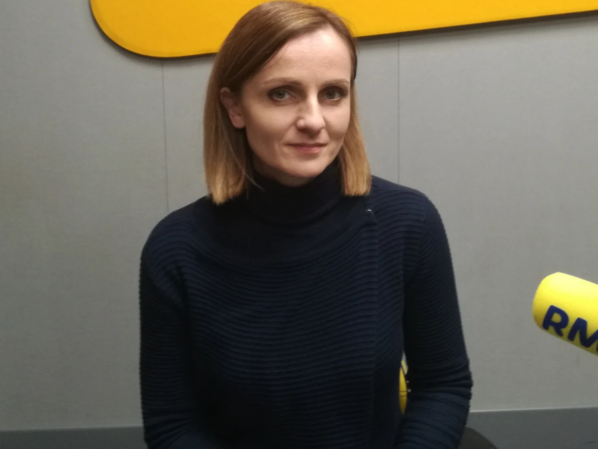 "Związki zawodowe są w dialogu, natomiast ten dialog trwa już bardzo długo. Nie mamy żadnych realnych informacji odnośnie poprawy naszych warunków pracy i płacy. To wszystko opiera się w tym momencie na zapewnieniach, na podawaniu kwot podwyżek które dostaliśmy w milionach i procentach. Natomiast te kwoty realnie, to 50 złotych brutto" - mówi w Popołudniowej rozmowie w RMF FM Anna Jaromin, ze związku zawodowego "Ad Rem", który współorganizował dzisiejszy protest pracowników sądów i prokuratury.