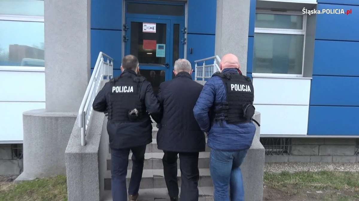 Pięć osób, które zatrzymała śląska policja, usłyszało zarzuty dotyczące niegospodarności w kopalni Mysłowice-Wesoła. Wśród zatrzymanych są byli dyrektorzy zakładu, ich zastępcy oraz osoby odpowiadające za sprawy majątkowe kopalni. Straty mogą sięgać nawet 22 mln zł. Podejrzanym grozi kara do 10 lat więzienia.