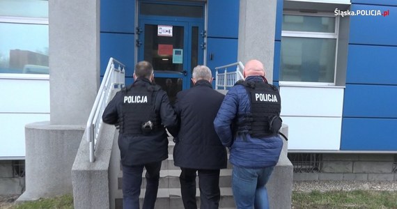 Pięć osób, które zatrzymała śląska policja, usłyszało zarzuty dotyczące niegospodarności w kopalni Mysłowice-Wesoła. Wśród zatrzymanych są byli dyrektorzy zakładu, ich zastępcy oraz osoby odpowiadające za sprawy majątkowe kopalni. Straty mogą sięgać nawet 22 mln zł. Podejrzanym grozi kara do 10 lat więzienia.