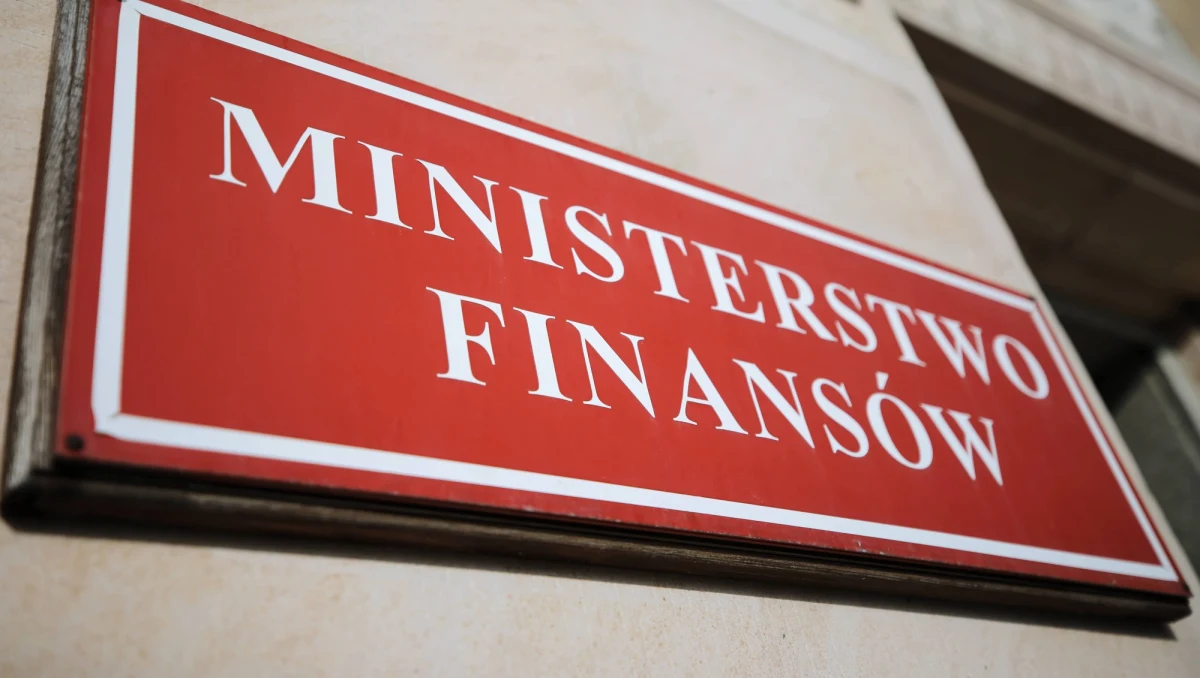 W zakładce poświęconej Loterii Paragonowej na stronie internetowej Ministerstwa Finansów pojawiły się zdjęcia pornograficzne. Resort wyjaśnia, skąd błąd i kto za niego odpowiada. Jednocześnie podkreśla, że nie jest prawdą, że doszło do przejęcia przez hakerów ministerialnej strony.