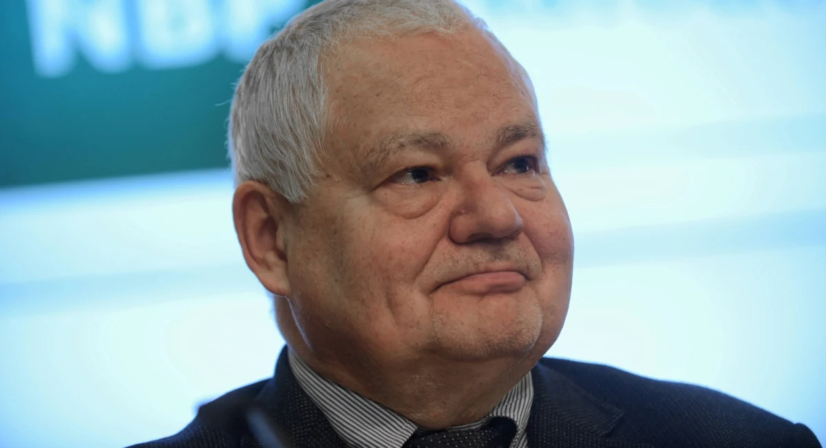 W ogóle to nie jest brane pod uwagę - powiedział prezes NBP Adam Glapiński pytany, czy rozważał w ostatnim czasie podanie się do dymisji, w związku z zamieszaniem wokół wysokości wynagrodzeń w banku centralnym. Zapowiedział także, że będzie ujawniał resztę zarobków i majątków dyrektorów Narodowego Banku Polskiego.